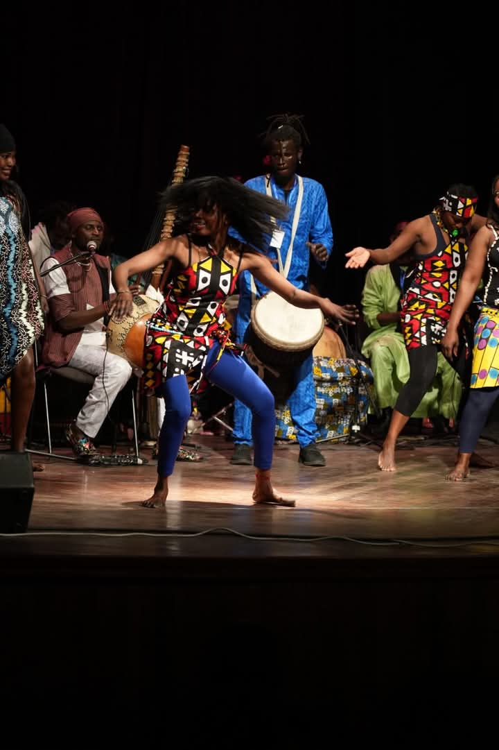 Danse africaine en groupe
